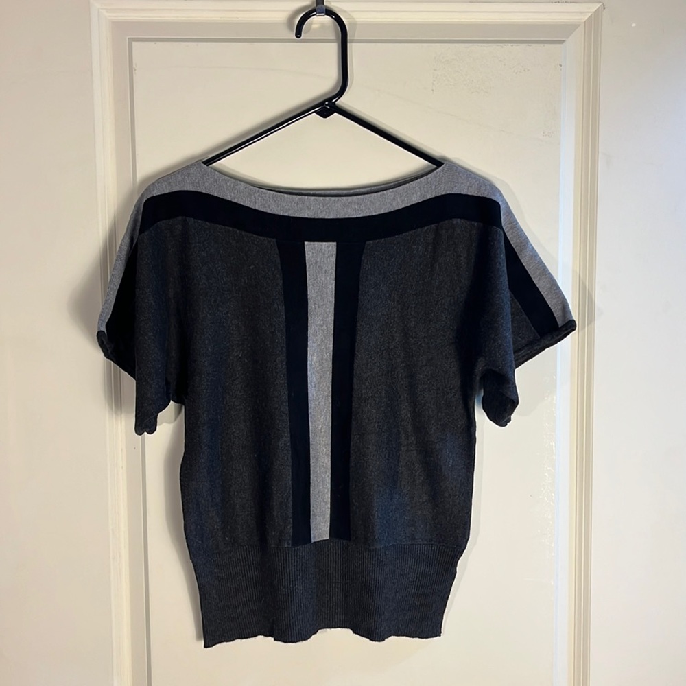 Woman’s Short Sleeve Gray Top
